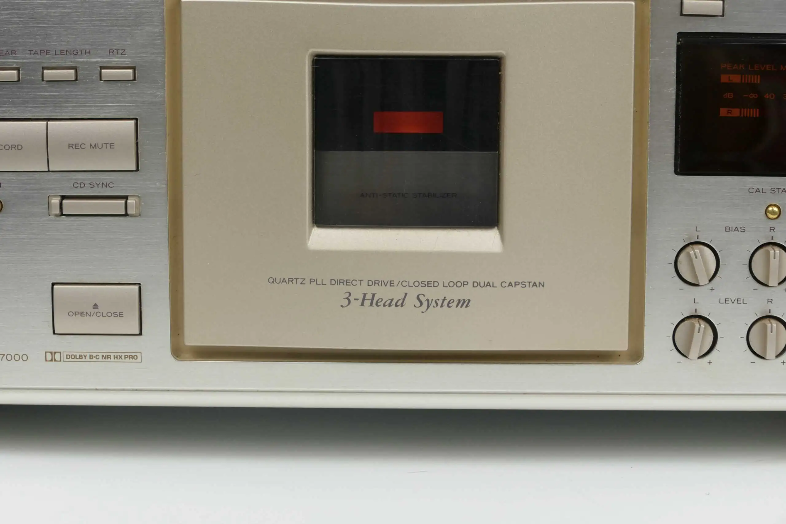 TEAC V-7000 - Taste For Audio
