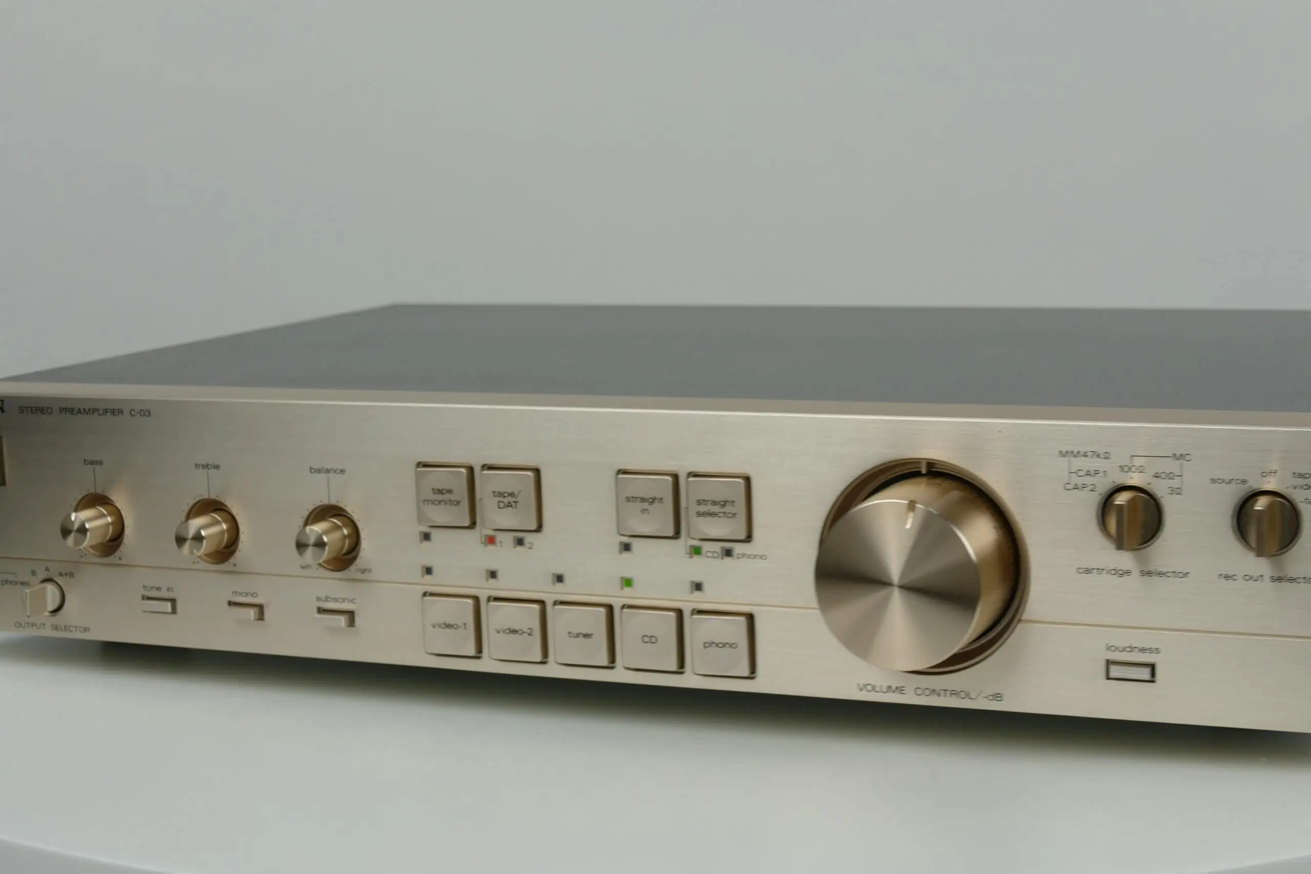 Luxman C-03 - Taste For Audio