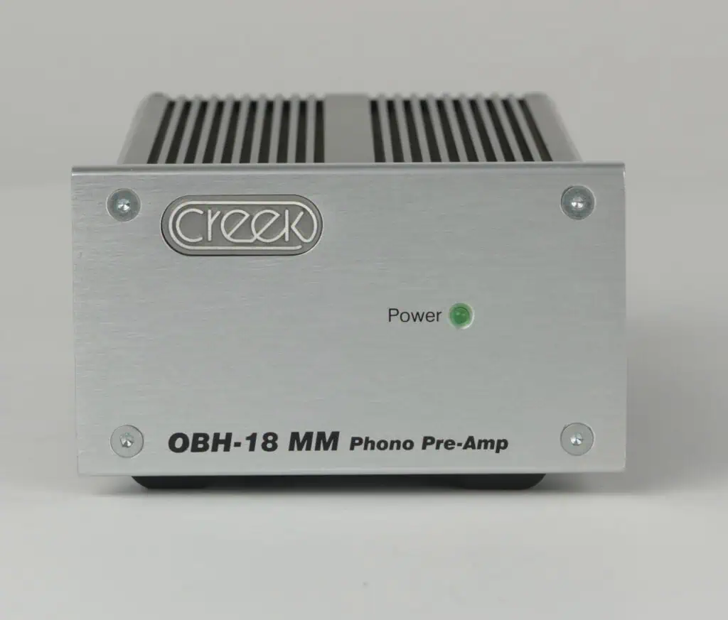 Elegante Creek OBH-18 MM phono voorversterker met zilveren frontpaneel.