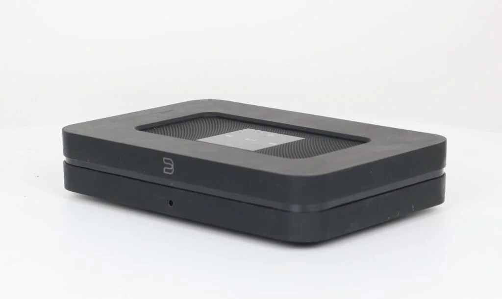 Zwart Bluesound Node 2 streamer in uitstekende staat met minimale gebruikssporen.
