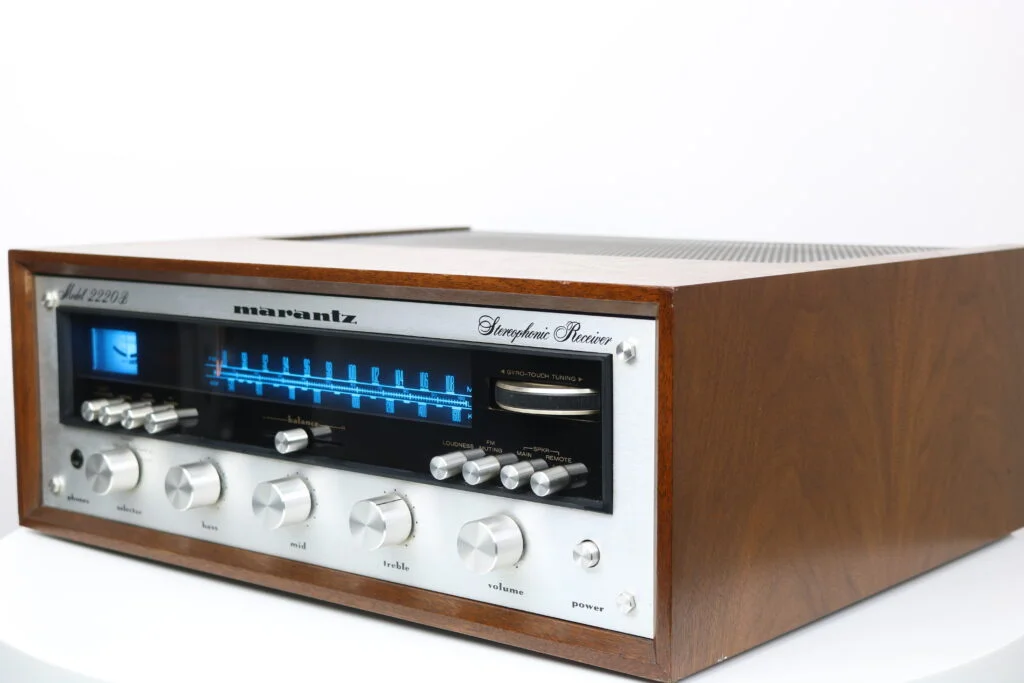 Marantz 2220B Refurbished AM/FM Stereo Receiver met originele houten behuizing