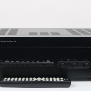 NAD C 372 geïntegreerde versterker in bijna perfecte staat, met kleine krasjes aan de achterkant bovenaan, geleverd met afstandsbediening.