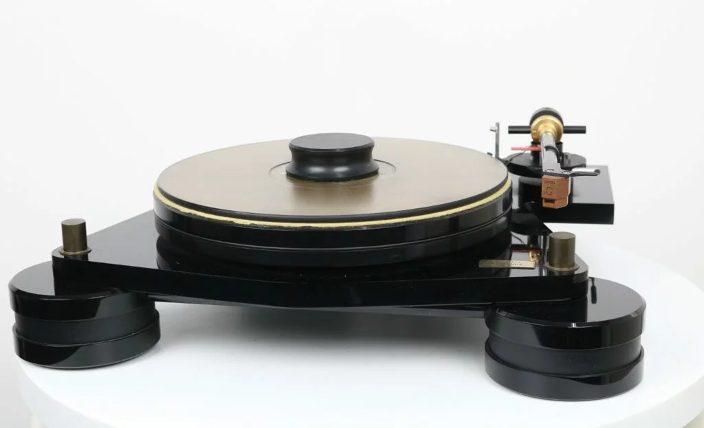 Audiomeca Romance draaitafel met Nagaoka Jewel Tone mat en Grado Wood element