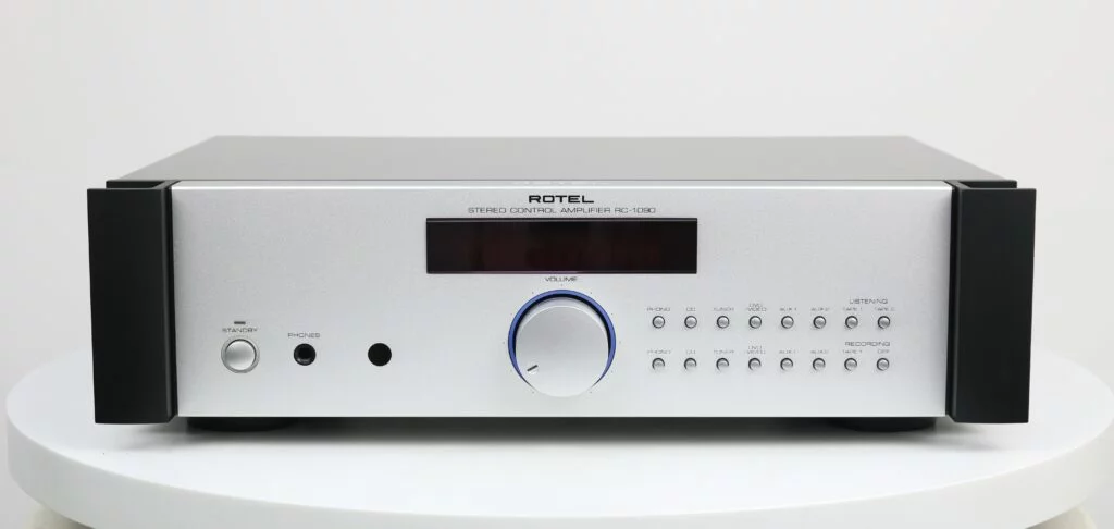 Rotel RCD-1572 MKII CD-speler in zilver, vooraanzicht met display en bedieningselementen zichtbaar