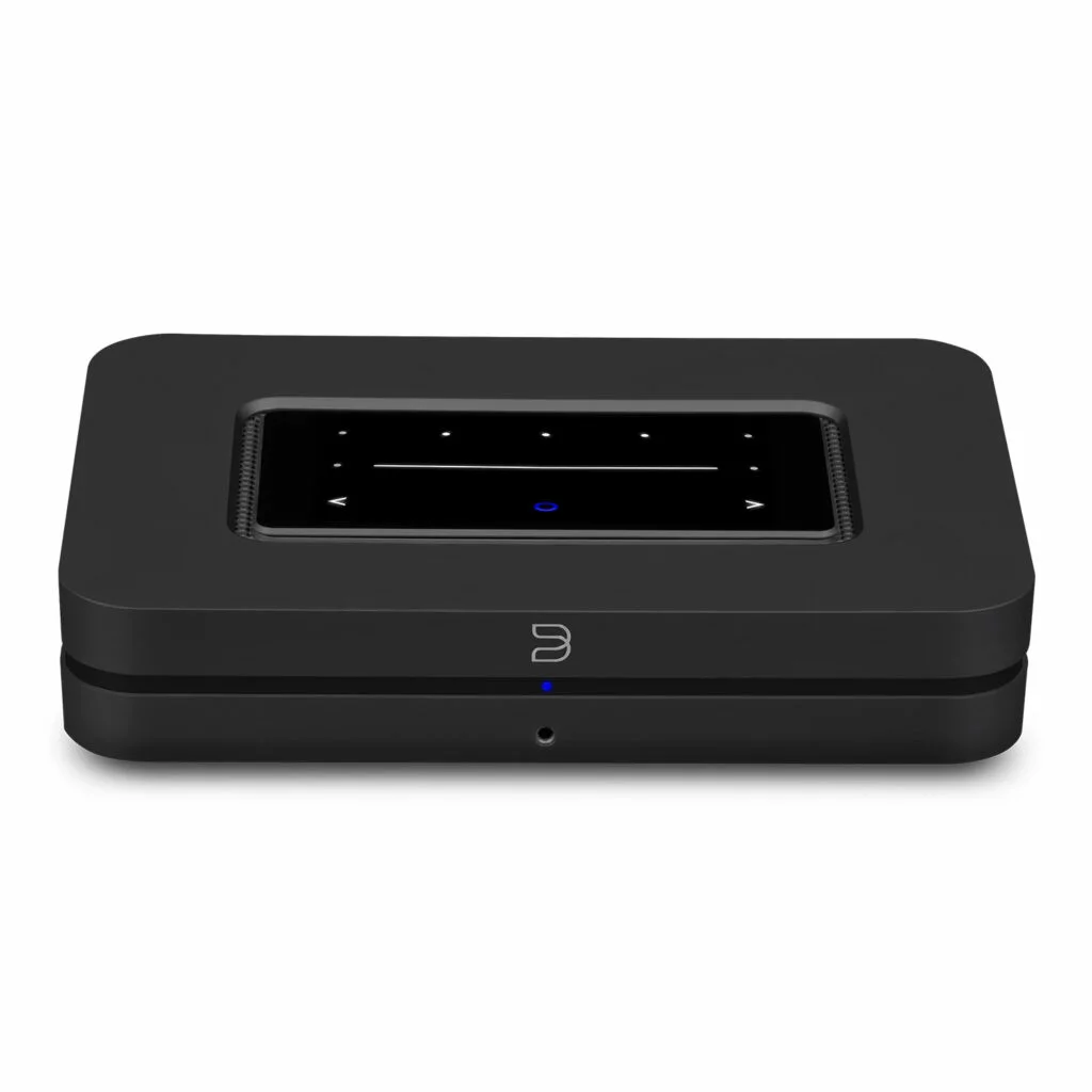 Bluesound Node N130 muziekstreamer in zwart, voorzien van hoogwaardige 32-bit DAC en touchbedienin