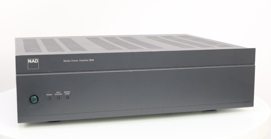 NAD 214 met antracietkleurig front