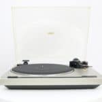 Pioneer PL-620 draaitafel met gesloten stofkap