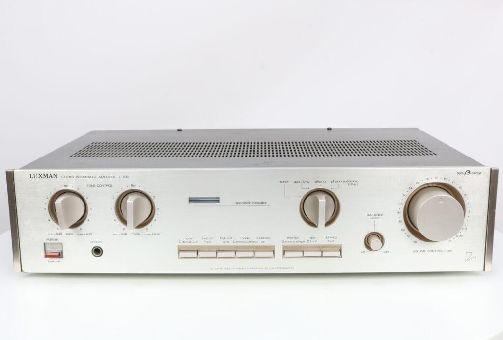 Luxman L-200 versterker met zilver frontpaneel