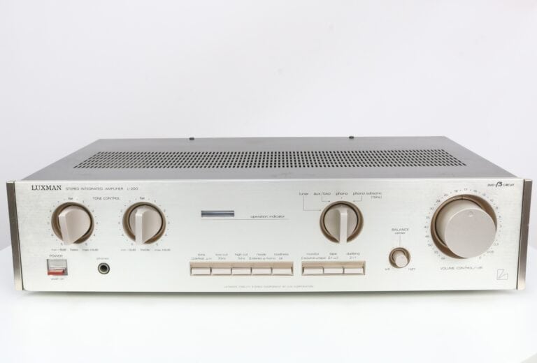Luxman L-200 versterker met zilver frontpaneel