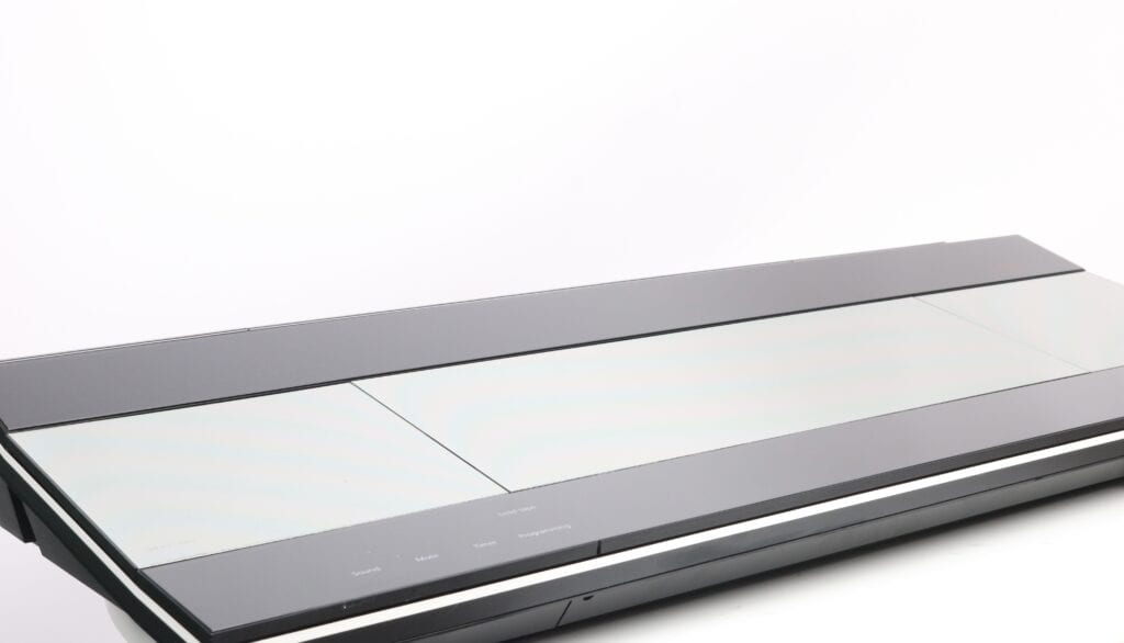 Bang & Olufsen BeoCenter 9300 met gesloten kleppen