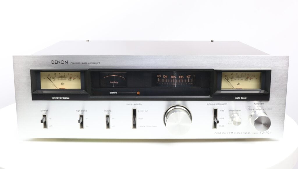 Denon TU-701 tuner met zilveren front