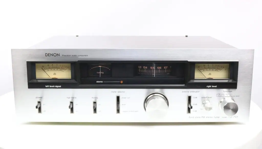Denon TU-701 tuner met zilveren front