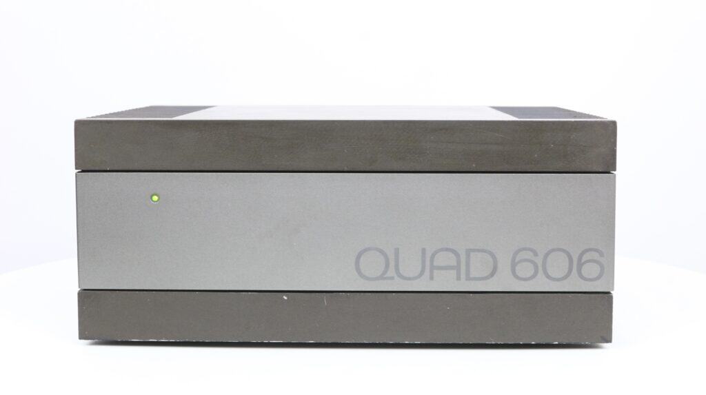 Vooraanzicht van de Quad 606 eindversterker