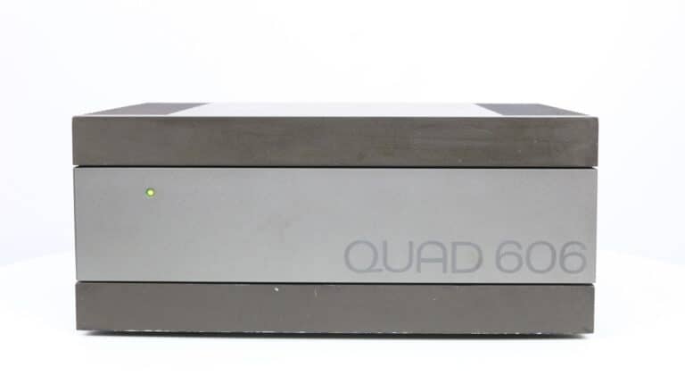 Vooraanzicht van de Quad 606 eindversterker