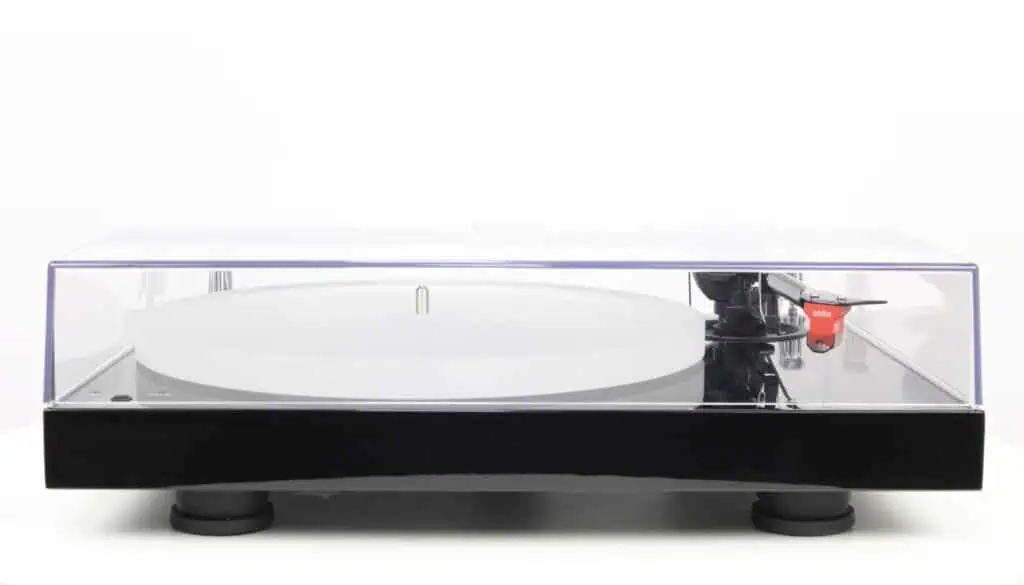 Pro-Ject X1 draaitafel met gesloten stofkap