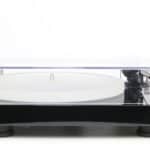 Pro-Ject X1 draaitafel met gesloten stofkap