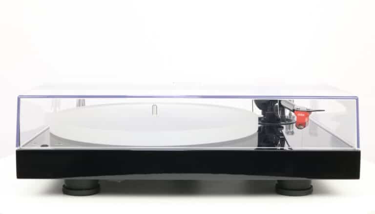 Pro-Ject X1 draaitafel met gesloten stofkap