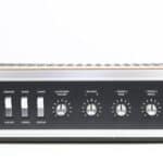 Vooraanzicht van de Dual CV 60 versterker