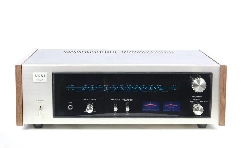 Akai AT-550